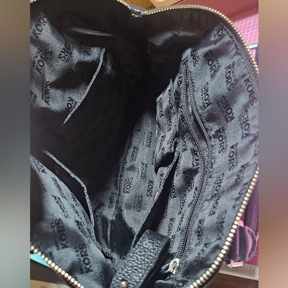 Michael Kor’s Handbag - Picture 5 of 10